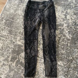 Calia by Carrie Underwood printed 7/8ths leggings
